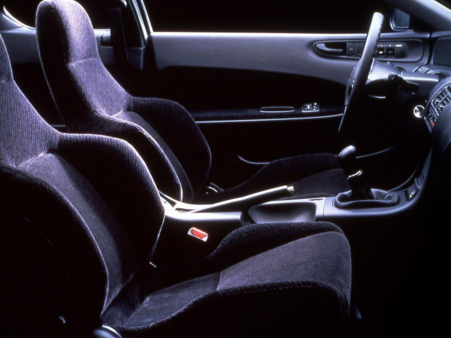 Интерьер Honda Prelude 1992 года  (фото 1 из 8)